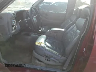 1996 Chevrolet Blazer z VIN 1GNCS13W7T2150216, wystawiony jako Copart lot #54006685 z przebiegiem 1 518 487 mil mil oraz Szkoda całkowita • Salvage title. Historia ofert i sprzedaży dostępna na DreamBid. Obrazek 7.