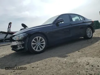 2018 BMW 3 Series 320i xDrive with VIN WBA8E5G52JNU47627, listed as a Copart auction lot 46192395 with 61,349 mi miles and Salvage Title. Bid and sale history available at carsss.com. Image 1.
