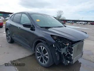 2022 Ford Escape SE z VIN 1FMCU0G60NUB01711, wystawiony jako IAAI lot #41881878 z przebiegiem 41 923 mil mil oraz . Historia ofert i sprzedaży dostępna na DreamBid. Obrazek 1.