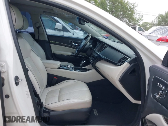 2015 Kia K900 Luxury with VIN KNALW4D48F6018541, listed as a IAAI auction lot 41903807 with 204,202 mi miles. Bid and sale history available at carsss.com. Image 5.