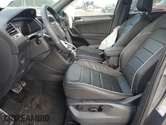 2024 Volkswagen Tiguan SEL R-Line z VIN 3VV4B7AX4RM079457, wystawiony jako Copart lot #54338975 z przebiegiem 10 540 mil mil oraz Szkoda całkowita • Salvage title. Historia ofert i sprzedaży dostępna na DreamBid. Obrazek 7.