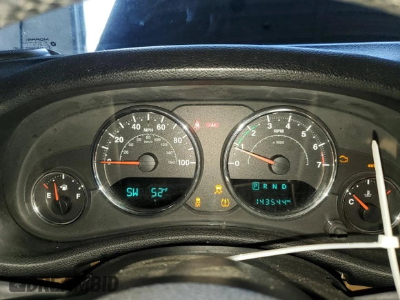 2017 Jeep Wrangler Sahara z VIN 1C4AJWBG6HL582839, wystawiony jako Copart lot #52049725 z przebiegiem 143 544 mil mil oraz Szkoda całkowita • Salvage title. Historia ofert i sprzedaży dostępna na DreamBid. Obrazek 9.