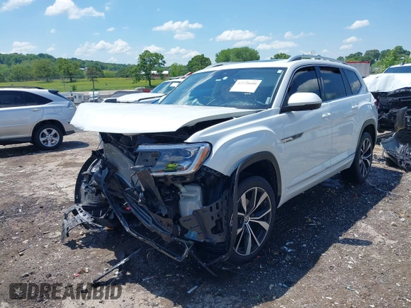 2024 Volkswagen Atlas SEL Premium R-Line with VIN 1V2FR2CAXRC582084, listed as a IAAI auction lot 42228600 with 20,389 mi miles and . Bid and sale history available at DreamBid. Image 20.