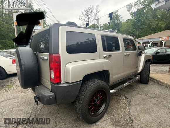 2006 Hummer H3 z VIN 5GTDN136268141339, wystawiony jako Copart lot #57709435 z przebiegiem 93 683 mil mil oraz Tytuł czysty. Historia ofert i sprzedaży dostępna na DreamBid. Obrazek 4.