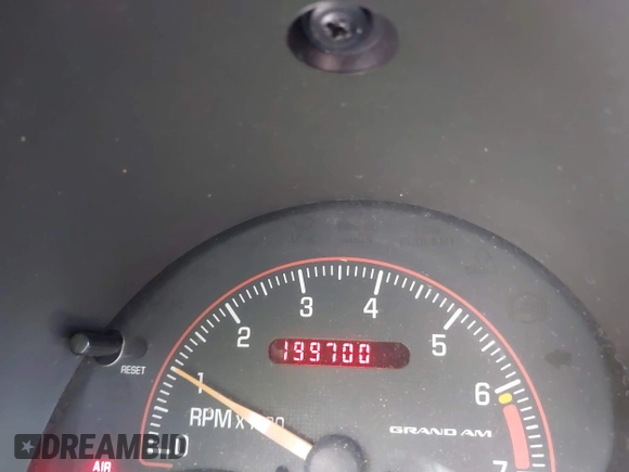 2005 Pontiac Grand Am SE with VIN 1G2NE52F75M255951, listed as a IAAI auction lot 41418328 with 199,700 mi miles. Bid and sale history available at carsss.com. Image 15.