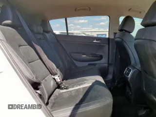 2020 Kia Sportage EX z VIN KNDPN3AC9L7773975, wystawiony jako Copart lot #56851565 z przebiegiem 75 929 mil mil oraz Szkoda całkowita • Salvage title. Historia ofert i sprzedaży dostępna na DreamBid. Obrazek 11.
