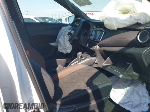 2020 Nissan Kicks SR z VIN 3N1CP5DV4LL485202, wystawiony jako IAAI lot #42195025 z przebiegiem 44 528 mil mil oraz . Historia ofert i sprzedaży dostępna na DreamBid. Obrazek 5.