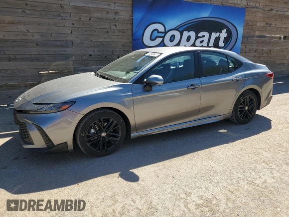 2025 Toyota Camry LE with VIN 4T1DAACK8SU520858, listed as a Copart auction lot 55131795 with 17,595 mi miles and Clean Title. Bid and sale history available at carsss.com. Image 1.