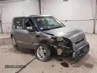 2011 Kia Soul + with VIN KNDJT2A23B7317367, listed as a IAAI auction lot 41880399 with 186,736 mi miles. Bid and sale history available at carsss.com. Image 1.