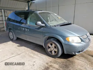 2005 Dodge Caravan SXT with VIN 2D4GP44L75R335536, listed as a Copart auction lot 60933985 with 212,231 mi miles and Salvage title. Bid and sale history available at DreamBid. Image 4.