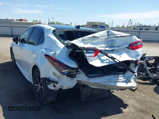 2021 Toyota Camry SE Nightshade with VIN 4T1G11AKXMU478406, listed as a IAAI auction lot 42106018 with 51,990 mi miles and . Bid and sale history available at DreamBid. Image 3.