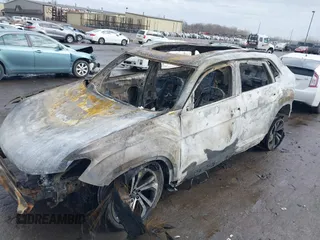 2021 Volkswagen Atlas SEL Premium with VIN 1V2TE2CA8MC210489, listed as a IAAI auction lot 41729126 with Not provided miles and . Bid and sale history available at DreamBid. Image 6.
