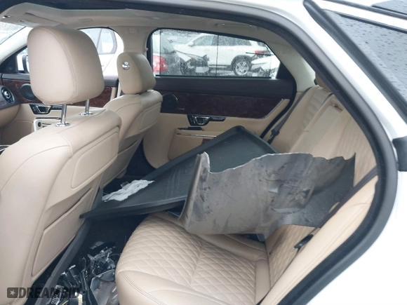 2017 Jaguar XJ with VIN SAJWA2G73H8W04310, listed as a IAAI auction lot 40914491 with 62,102 mi miles. Bid and sale history available at carsss.com. Image 8.