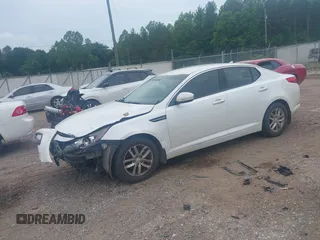 2013 Kia Optima LX z VIN KNAGM4A79D5304780, wystawiony jako IAAI lot #42277179 z przebiegiem 139 841 mil mil oraz . Historia ofert i sprzedaży dostępna na DreamBid. Obrazek 2.