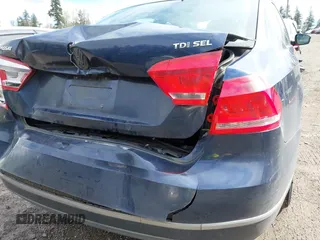 2015 Volkswagen Passat 2.0L TDI SEL Premium with VIN 1VWCV7A32FC013627, listed as a IAAI auction lot 41979341 with 175,728 mi miles. Bid and sale history available at carsss.com. Image 6.