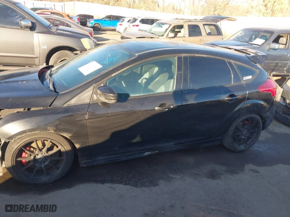 2015 Ford Focus ST with VIN 1FADP3L95FL339181, listed as a IAAI auction lot 41397051 with 124,656 mi miles. Bid and sale history available at carsss.com. Image 15.
