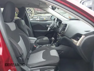 2014 Jeep Cherokee Latitude z VIN 1C4PJMCS4EW127709, wystawiony jako IAAI lot #42002110 z przebiegiem 51 574 mil mil oraz . Historia ofert i sprzedaży dostępna na DreamBid. Obrazek 5.