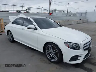 2019 Mercedes-Benz E 300 z VIN WDDZF4JB9KA611936, wystawiony jako IAAI lot #42101144 z przebiegiem 82 805 mil mil oraz . Historia ofert i sprzedaży dostępna na DreamBid. Obrazek 1.