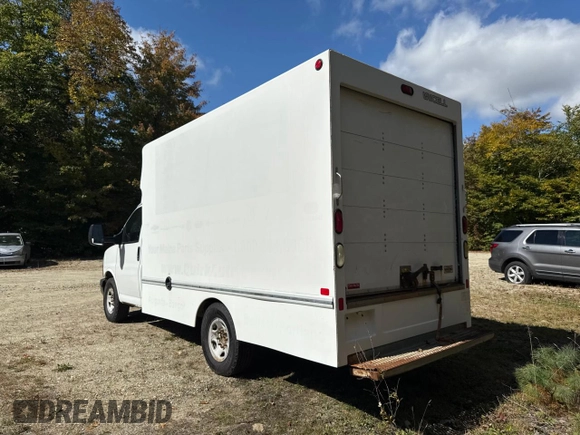 2014 Chevrolet Express Commercial z VIN 1GB0G2CG8E1143526, wystawiony jako Copart lot #75367264 z przebiegiem 396 638 mil mil oraz Czysty tytuł • Clean title. Historia ofert i sprzedaży dostępna na DreamBid. Obrazek 3.