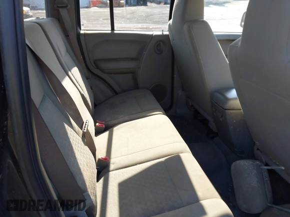 2005 Jeep Liberty Sport with VIN 1J4GL48K85W700799, listed as a IAAI auction lot 42054433 with 166,989 mi miles. Bid and sale history available at carsss.com. Image 8.