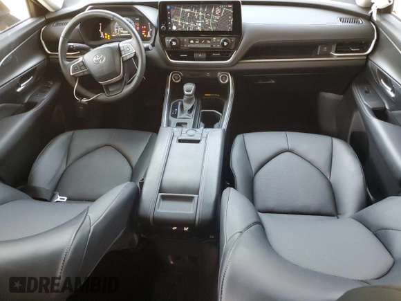 2024 Toyota Highlander XLE with VIN 5TDAAAA58RS013686, listed as a Copart auction lot 52045785 with 11,857 mi miles and Salvage title. Bid and sale history available at DreamBid. Image 8.