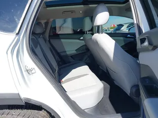 2022 Volkswagen Taos SE z VIN 3VVTX7B2XNM018298, wystawiony jako IAAI lot #42066332 z przebiegiem 36 025 mil mil oraz . Historia ofert i sprzedaży dostępna na DreamBid. Obrazek 8.