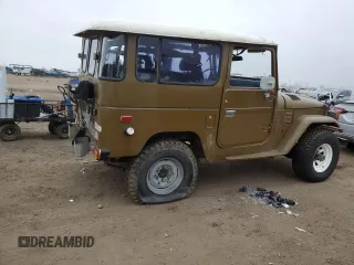 1977 Toyota Land Cruiser z VIN FJ40249180, wystawiony jako Copart lot #43203465 z przebiegiem 180 762 mil mil oraz Czysty tytuł • Clean title. Historia ofert i sprzedaży dostępna na DreamBid. Obrazek 3.