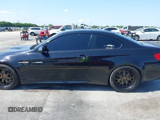 2009 BMW M3 z VIN WBSWD93559PY43330, wystawiony jako IAAI lot #42235941 z przebiegiem 119 543 mil mil oraz . Historia ofert i sprzedaży dostępna na DreamBid. Obrazek 14.