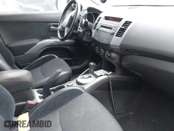 2011 Mitsubishi Outlander SE z VIN JA4JT3AW9BU038039, wystawiony jako IAAI lot #41719564 z przebiegiem 145 369 mil mil oraz . Historia ofert i sprzedaży dostępna na DreamBid. Obrazek 5.
