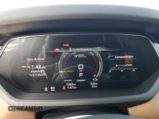 2023 Audi e-tron GT Premium Plus z VIN WAUFJBFW6P7003532, wystawiony jako Copart lot #88569225 z przebiegiem 7265 mil mil oraz Szkody całkowita. Historia ofert i sprzedaży dostępna na DreamBid. Obrazek 9.