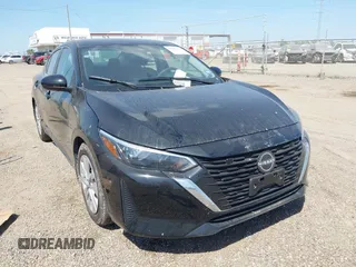2025 Nissan Sentra S z VIN 3N1AB8BVXSY219162, wystawiony jako IAAI lot #42006975 z przebiegiem 5889 mil mil oraz . Historia ofert i sprzedaży dostępna na DreamBid. Obrazek 1.