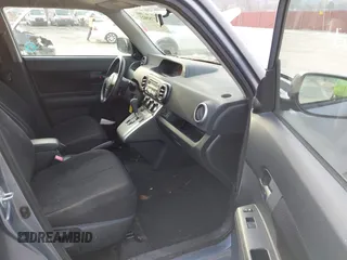2009 Scion xB z VIN JTLKE50E491091028, wystawiony jako IAAI lot #41780023 z przebiegiem 171 204 mil mil oraz . Historia ofert i sprzedaży dostępna na DreamBid. Obrazek 5.