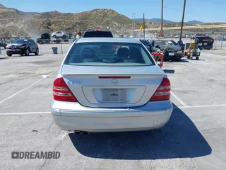 2007 Mercedes-Benz C 230 Sport z VIN WDBRF52H57F903725, wystawiony jako IAAI lot #42310316 z przebiegiem 165 539 mil mil oraz . Historia ofert i sprzedaży dostępna na DreamBid. Obrazek 16.