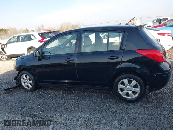 2007 Nissan Versa SL z VIN 3N1BC13E77L439385, wystawiony jako IAAI lot #41749821 z przebiegiem 137 521 mil mil oraz . Historia ofert i sprzedaży dostępna na DreamBid. Obrazek 14.