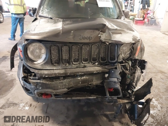 2018 Jeep Renegade Trailhawk with VIN ZACCJBCB7JPG85967, listed as a IAAI auction lot 41611403 with 70,073 mi miles. Bid and sale history available at carsss.com. Image 6.