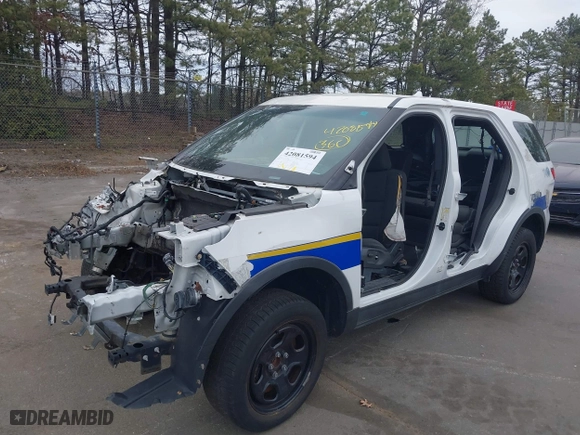 2014 Ford Utility Police Interceptor with VIN 1FM5K8AR1EGC50062, listed as a IAAI auction lot 42081594 with 97,045 mi miles. Bid and sale history available at carsss.com. Image 17.