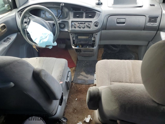 2003 Toyota Sienna CE with VIN 4T3ZF19C03U555684, listed as a Copart auction lot 60323904 with 204,368 mi miles and Salvage Title. Bid and sale history available at carsss.com. Image 8.