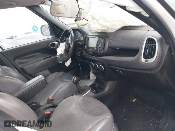 2014 FIAT 500L Lounge z VIN ZFBCFACH4EZ029431, wystawiony jako IAAI lot #42110055 z przebiegiem 103 789 mil mil oraz . Historia ofert i sprzedaży dostępna na DreamBid. Obrazek 5.