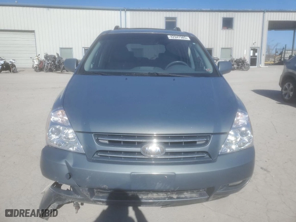 2008 Kia Sedona LX with VIN KNDMB233586232633, listed as a Copart auction lot 42947985 with 191,249 mi miles and Salvage Title. Bid and sale history available at carsss.com. Image 5.