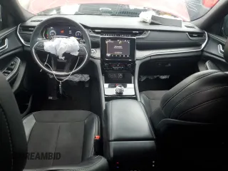 2023 Jeep Grand Cherokee Laredo z VIN 1C4RJJAGXP8879881, wystawiony jako Copart lot #49110065 z przebiegiem 73 459 mil mil oraz Szkoda całkowita • Salvage title. Historia ofert i sprzedaży dostępna na DreamBid. Obrazek 8.