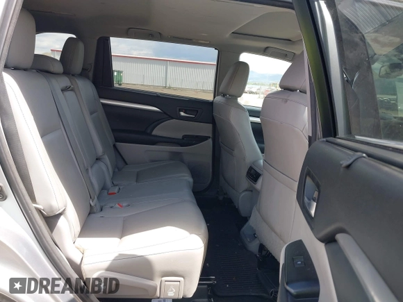 2015 Toyota Highlander XLE z VIN 5TDJKRFH9FS099780, wystawiony jako IAAI lot #42407689 z przebiegiem 159 406 mil mil oraz . Historia ofert i sprzedaży dostępna na DreamBid. Obrazek 8.