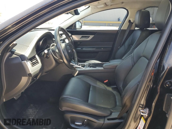 2019 Jaguar XF 25t Premium z VIN SAJBJ4FX9KCY78949, wystawiony jako Copart lot #61766675 z przebiegiem 193 626 mil mil oraz Szkoda całkowita • Salvage title. Historia ofert i sprzedaży dostępna na DreamBid. Obrazek 7.