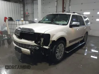 2008 Lincoln Navigator with VIN 5LMFU28528LJ13624, listed as a IAAI auction lot 41359456 with 224,798 mi miles. Bid and sale history available at carsss.com. Image 2.