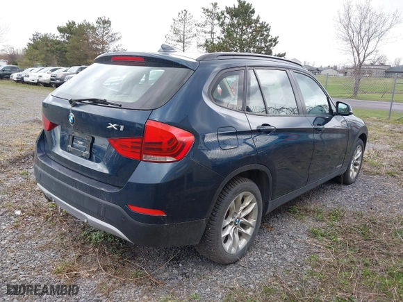 2015 BMW X1 xDrive28i with VIN WBAVL1C56FVY27567, listed as a IAAI auction lot 42047505 with 160,013 mi miles. Bid and sale history available at carsss.com. Image 4.