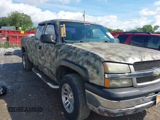 2005 Chevrolet Silverado 1500 Work Truck z VIN 1GCEK19V15Z101751, wystawiony jako IAAI lot #42387202 z przebiegiem 332 808 mil mil oraz . Historia ofert i sprzedaży dostępna na DreamBid. Obrazek 1.