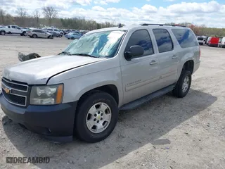 2007 Chevrolet Suburban LT with VIN 1GNFK16357J168000, listed as a IAAI auction lot 42049062 with 188,746 mi miles. Bid and sale history available at carsss.com. Image 2.