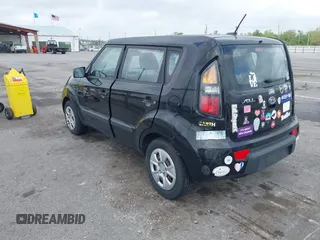 2011 Kia Soul with VIN KNDJT2A17B7218011, listed as a IAAI auction lot 41924267 with 137,282 mi miles. Bid and sale history available at carsss.com. Image 3.