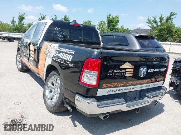 2022 Ram 1500 Big Horn z VIN 1C6RREBT9NN464360, wystawiony jako IAAI lot #42172422 z przebiegiem 29 450 mil mil oraz . Historia ofert i sprzedaży dostępna na DreamBid. Obrazek 3.