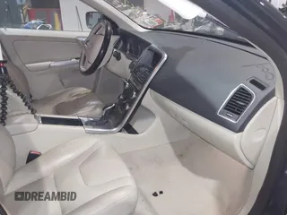 2015 Volvo XC60 T6 с VIN YV4902RKXF2687103, выставлен на аукционе IAAI как лот 41467485 с пробегом 97 004 миль миль и . История ставок и продаж доступна на DreamBid. Изображение 5.