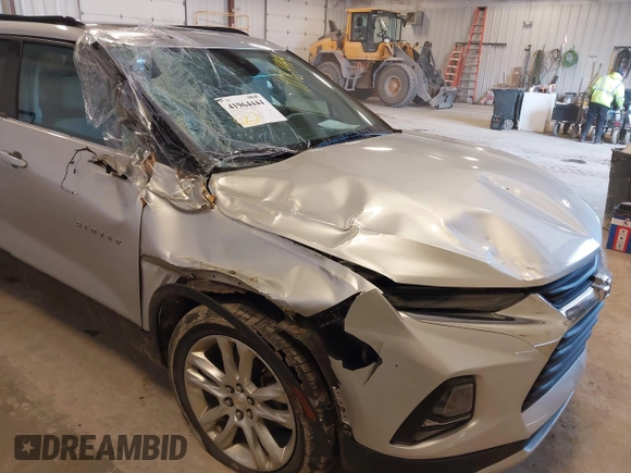 2019 Chevrolet Blazer z VIN 3GNKBHRS0KS667854, wystawiony jako IAAI lot #41964444 z przebiegiem 55 041 mil mil oraz . Historia ofert i sprzedaży dostępna na DreamBid. Obrazek 6.